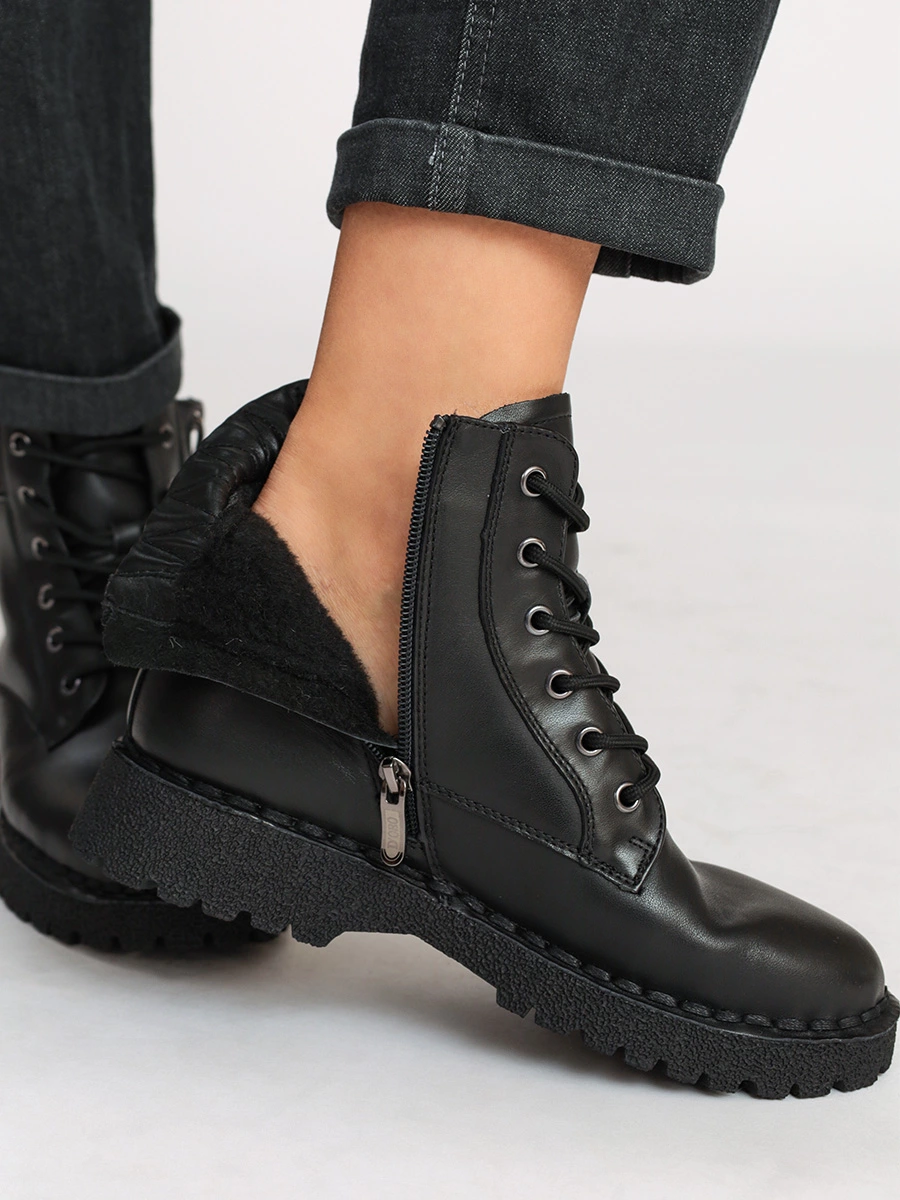 Черные ботинки с эластичным кантом